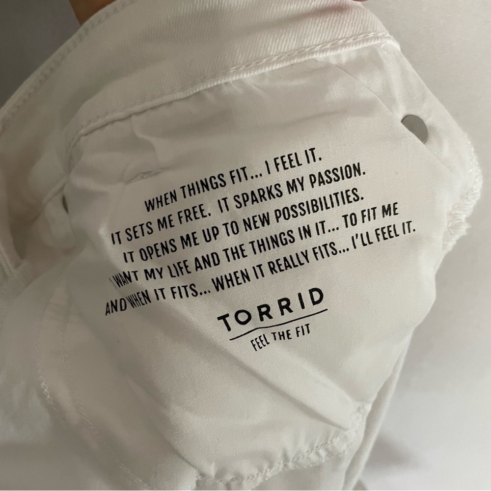 Torrid 28 Crop Wide Leg Vintage Stretch High-Rise Jean in Optic White - Picture 13 of 14